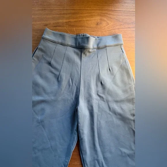 High-Waist Slim Fit Women's Pants in Gray - Picture 3 of 8